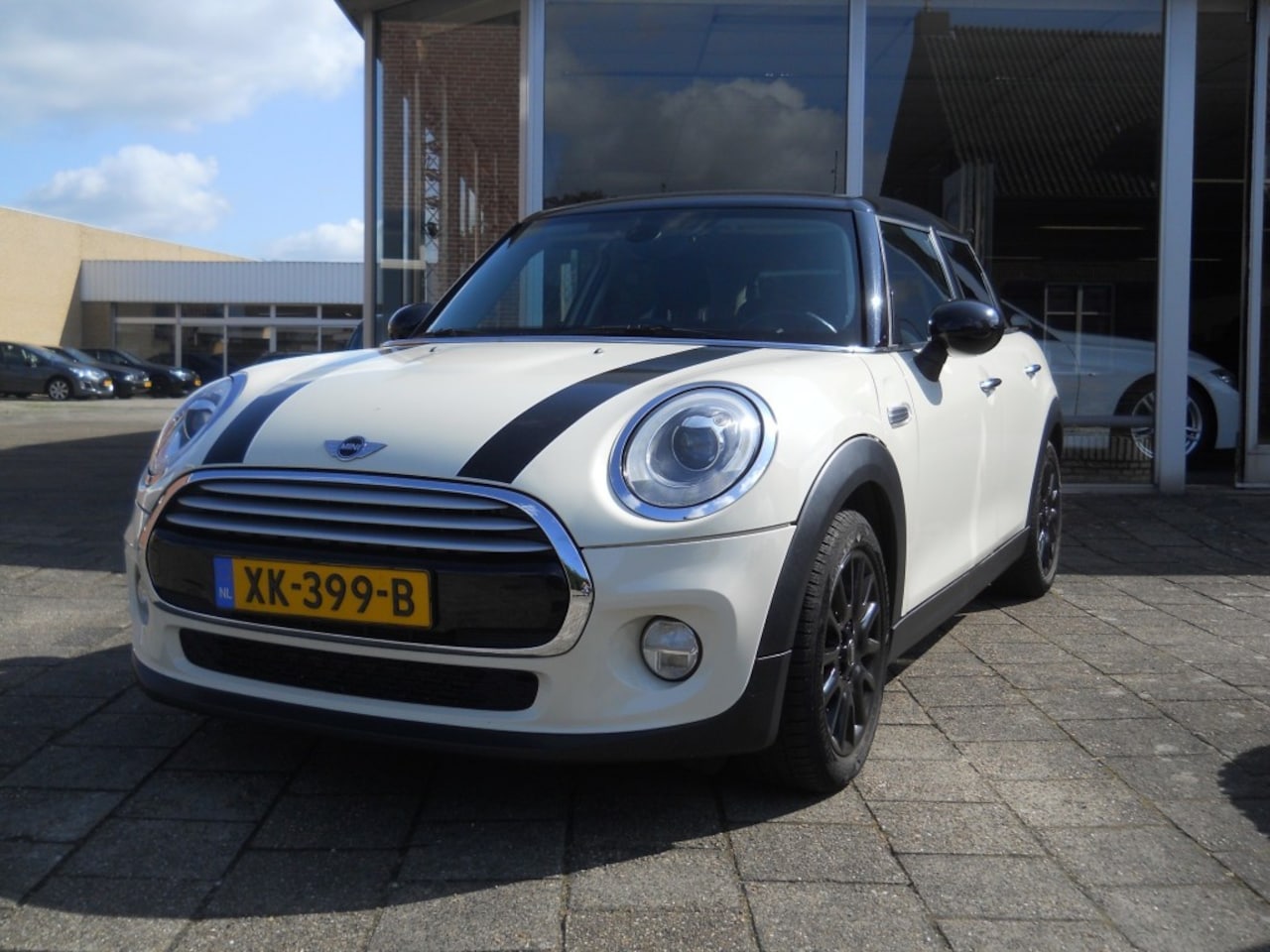 MINI Cooper - 1.5i Pepper LED verlichting / PDC - AutoWereld.nl