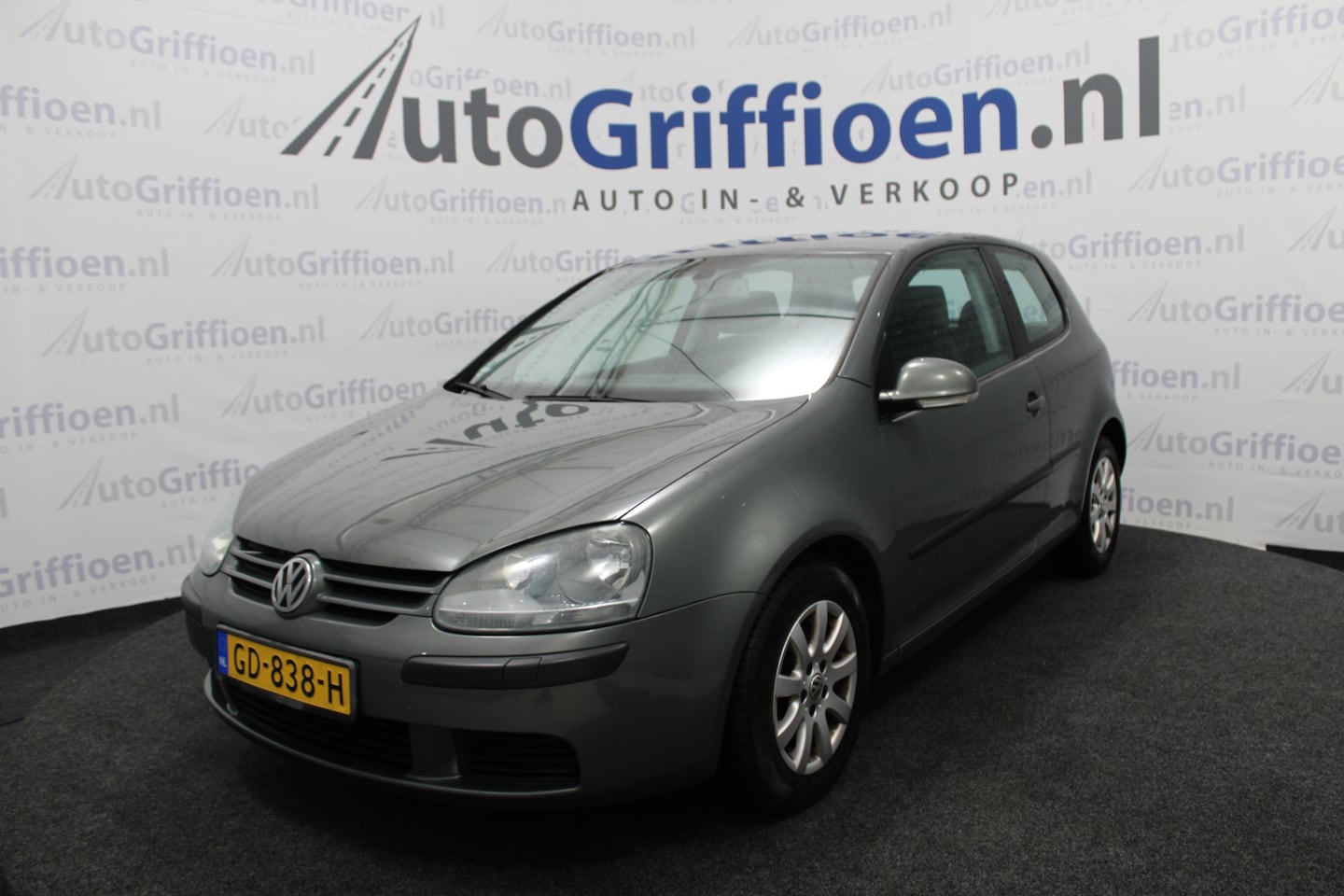 Volkswagen Golf - 1.6 FSI Trendline nette 3-deurs met ruime instap - AutoWereld.nl