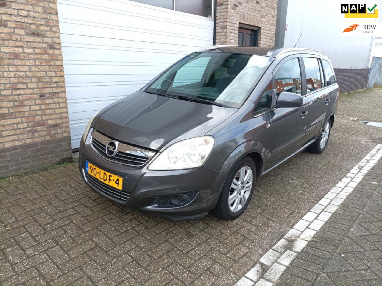 Opel Zafira - 2.2 Cosmo Navi/Cruise/Trekhaak APK 12-2025 - AutoWereld.nl