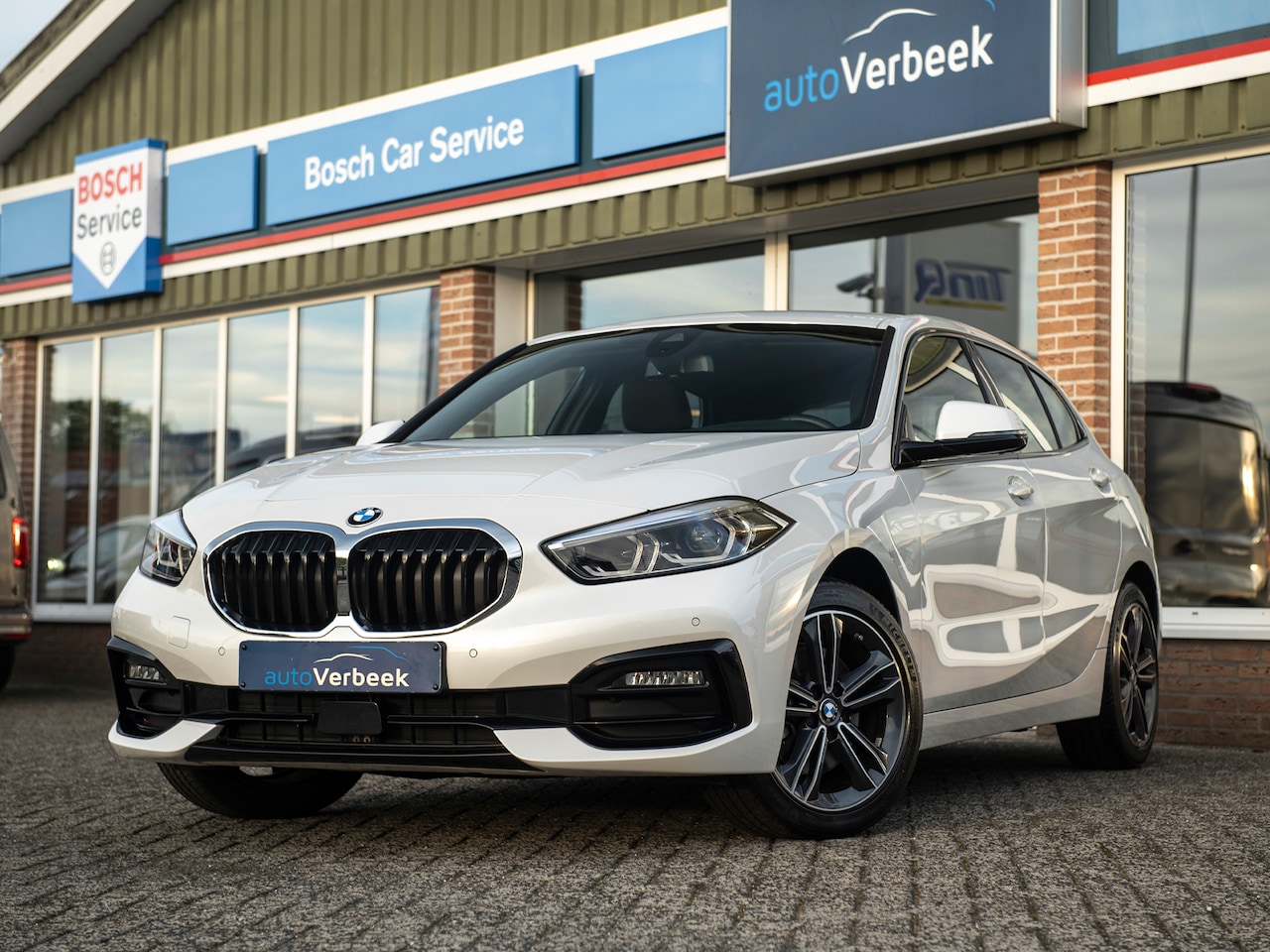 BMW 1-serie - 118iA Business Edition Executive Sport Line | Live Cockpit Prof. | Sportstoelen | Adaptive - AutoWereld.nl