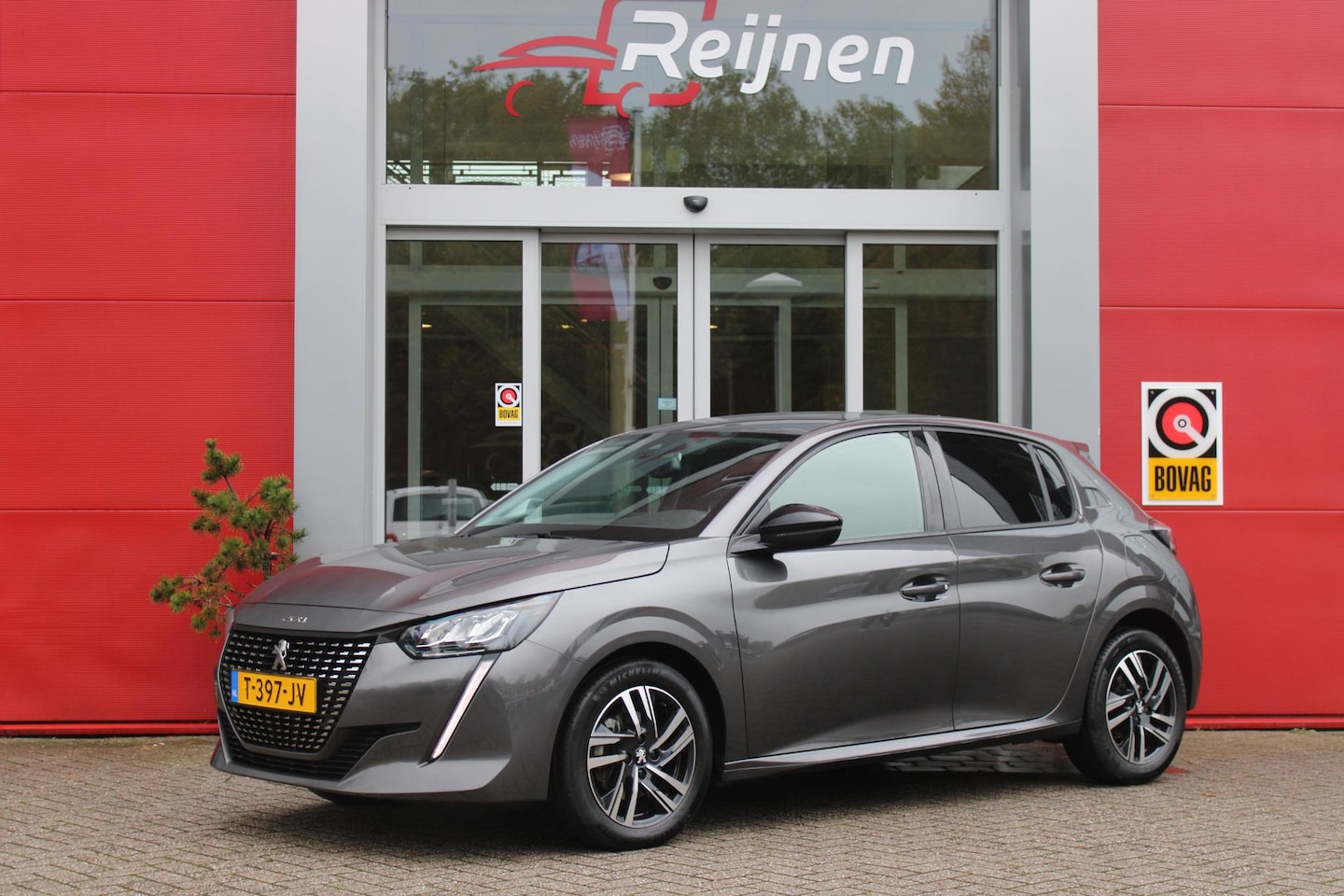 Peugeot 208 - 1.2 100PK ALLURE PACK | NAVIGATIE | 3D-COCKPIT | APPLE CARPLAY/ANDROID AUTO | CLIMATE CONT - AutoWereld.nl