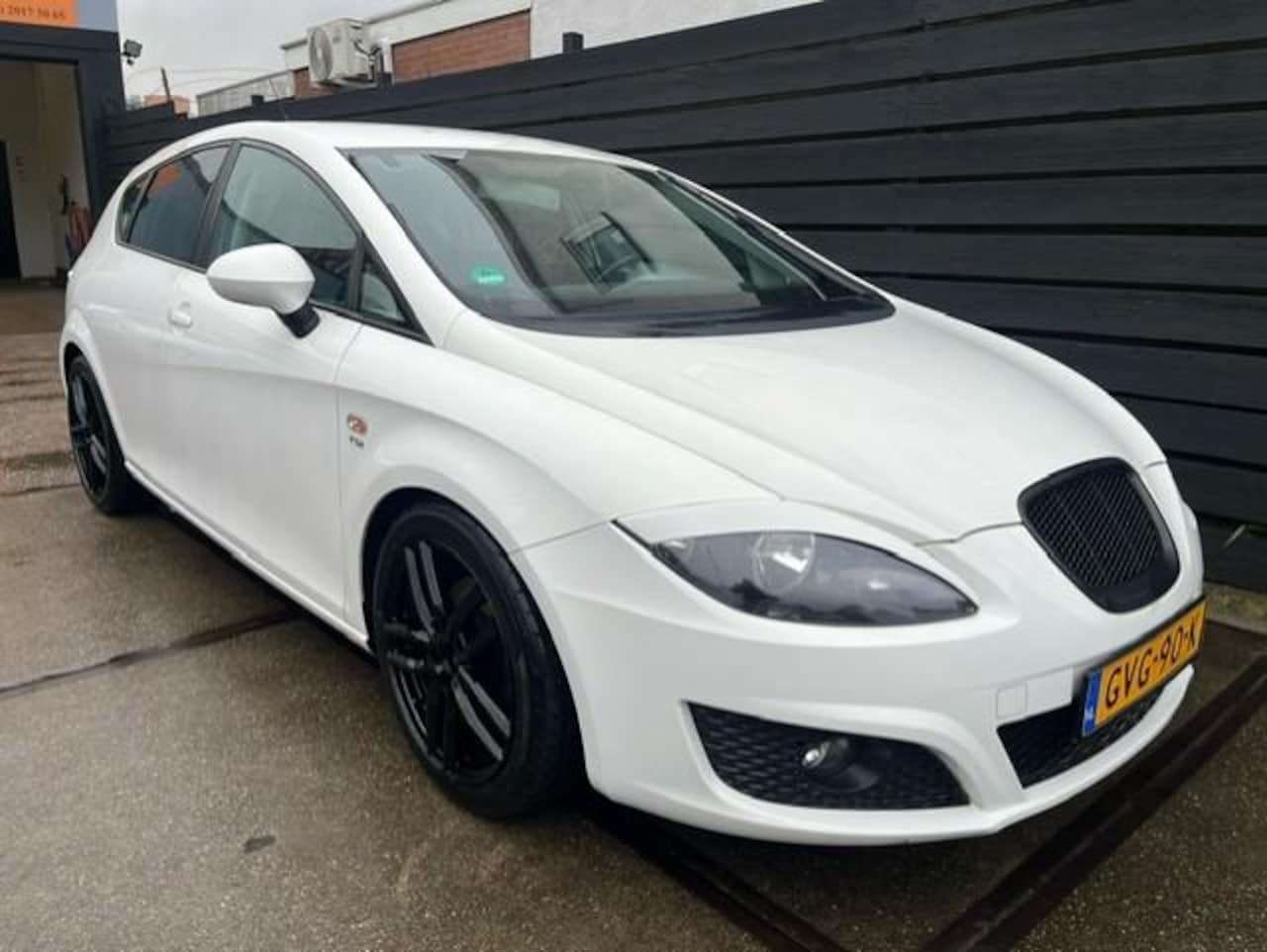 Seat Leon - 1.4 TSI Active Style 137DKM!/AIRCO/TREKHAAK/SERVICE ONDERHOUD/ 09-25 APK! - AutoWereld.nl