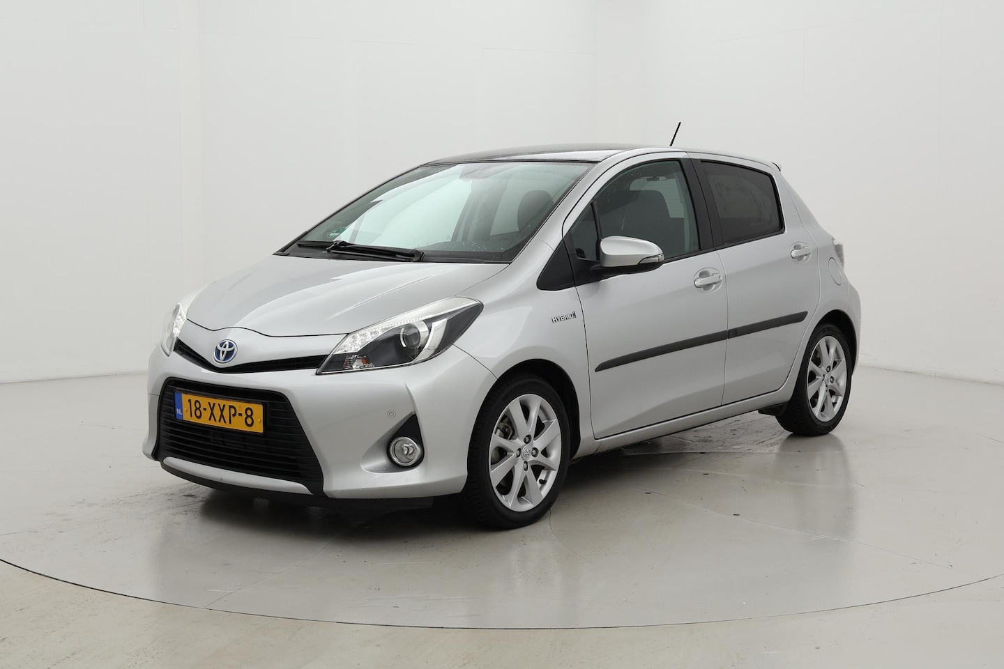 Toyota Yaris - 1.5 Hybrid Dynamic Navigatie Automaat - AutoWereld.nl