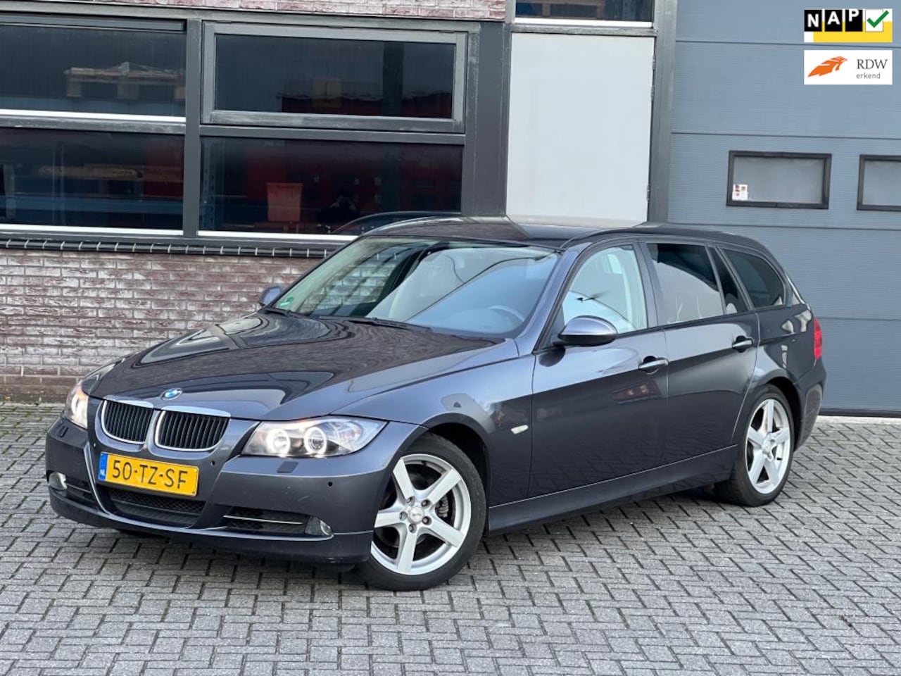 BMW 3-serie Touring - 318i 318i - AutoWereld.nl