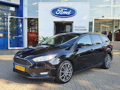 Ford Focus - 1.0 EcoB 125PK Navigatie | LMV 18 Inch | Trekhaak | Nieuwe Distributieriem