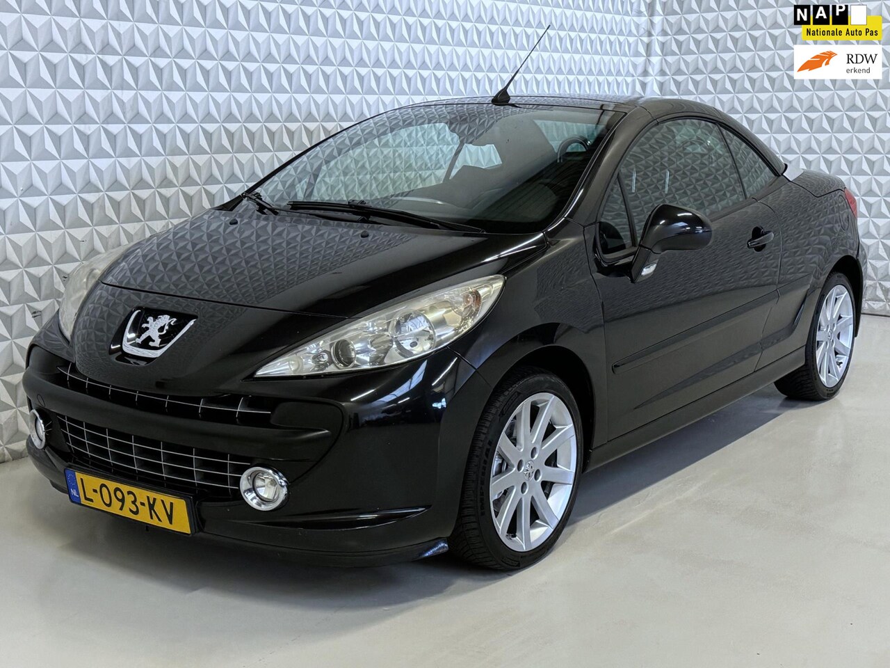 Peugeot 207 CC - 1.6 VTi Roland Garros / Airco VOL LEER (2009) - AutoWereld.nl