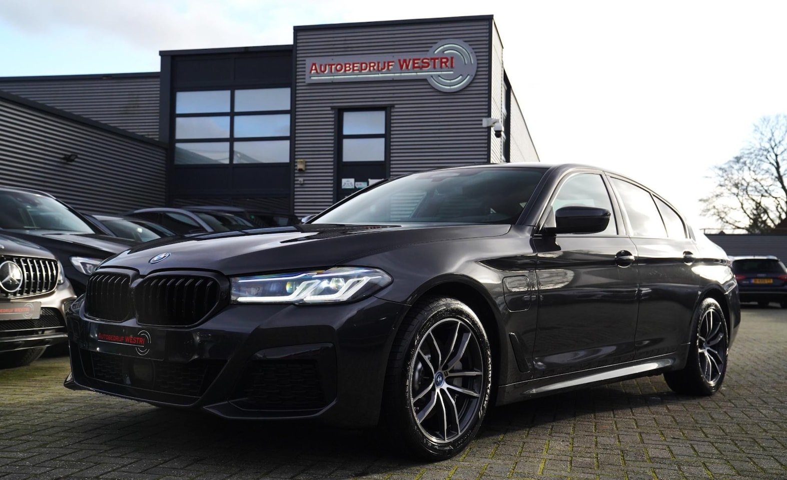 BMW 5-serie - 530e High Executive | M-pakket | BMW Assisted Drive | Luxe Leder | Sfeerverlichting | Came - AutoWereld.nl