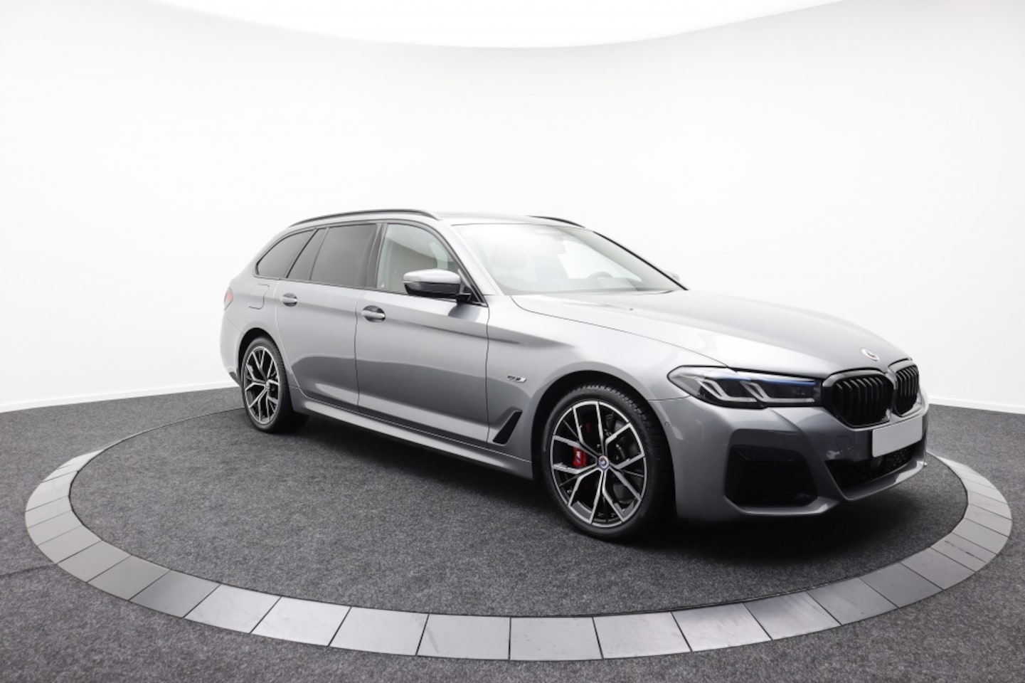 BMW 5-serie Touring - 530e xDrive M-Sport | | Plug-in | Panoramadak | Adaptive - AutoWereld.nl