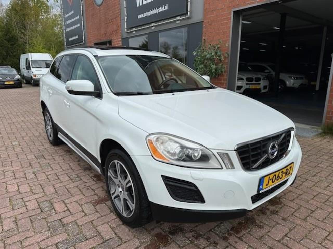 Volvo XC60 - 2.4 D5 AWD Summum AUT, Pano, 215pk - AutoWereld.nl