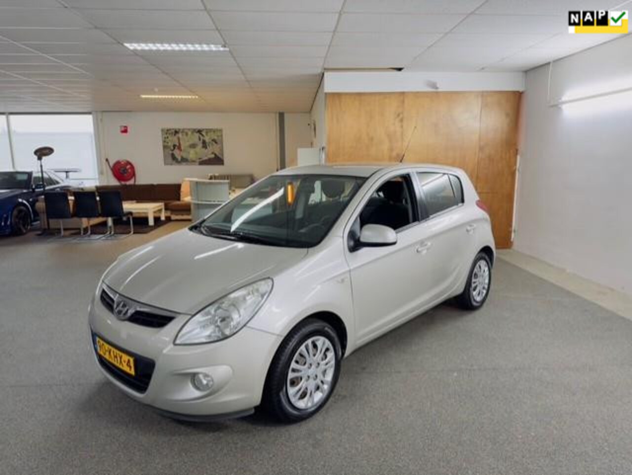 Hyundai i20 - 1.2i DynamicVersion Apk Nieuw,Airco,E-Ramen,N.A.P,2 Sleutels + Boekjes aanwezig,Topstaat!! - AutoWereld.nl