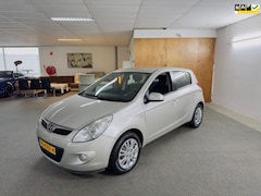 Hyundai i20 - 1.2i DynamicVersion Apk Nieuw, Airco, E-Ramen, N.A.P, 2 Sleutels + Boekjes aanwezig, Topst