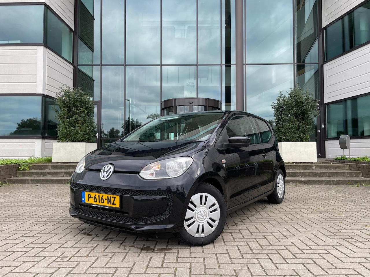 Volkswagen Up! - 1.0 high up! BlueMotion | Airco | APK t/m 10-6-25 - AutoWereld.nl