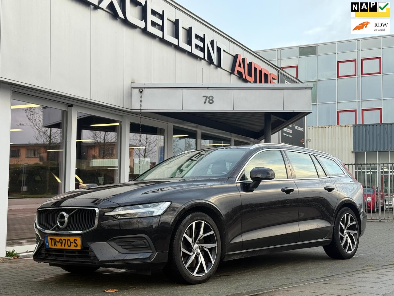 Volvo V60 - 2.0 T5 Momentum | Navigatie | CarPlay - AutoWereld.nl