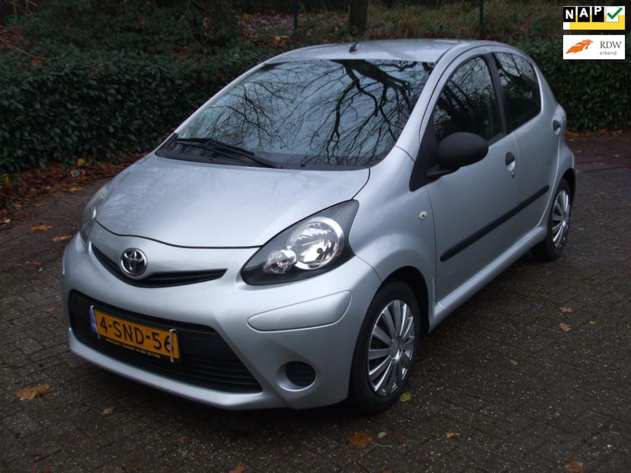 Toyota Aygo - 1.0 VVT-i Now airco 178 dkm NAP APK 5 drs grijs - AutoWereld.nl