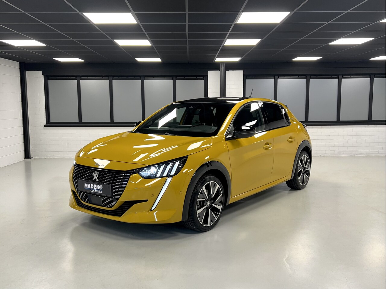 Peugeot 208 - 1.2 PureTech GT-Line |Pano|Keyless|Sfeer|Cam - AutoWereld.nl