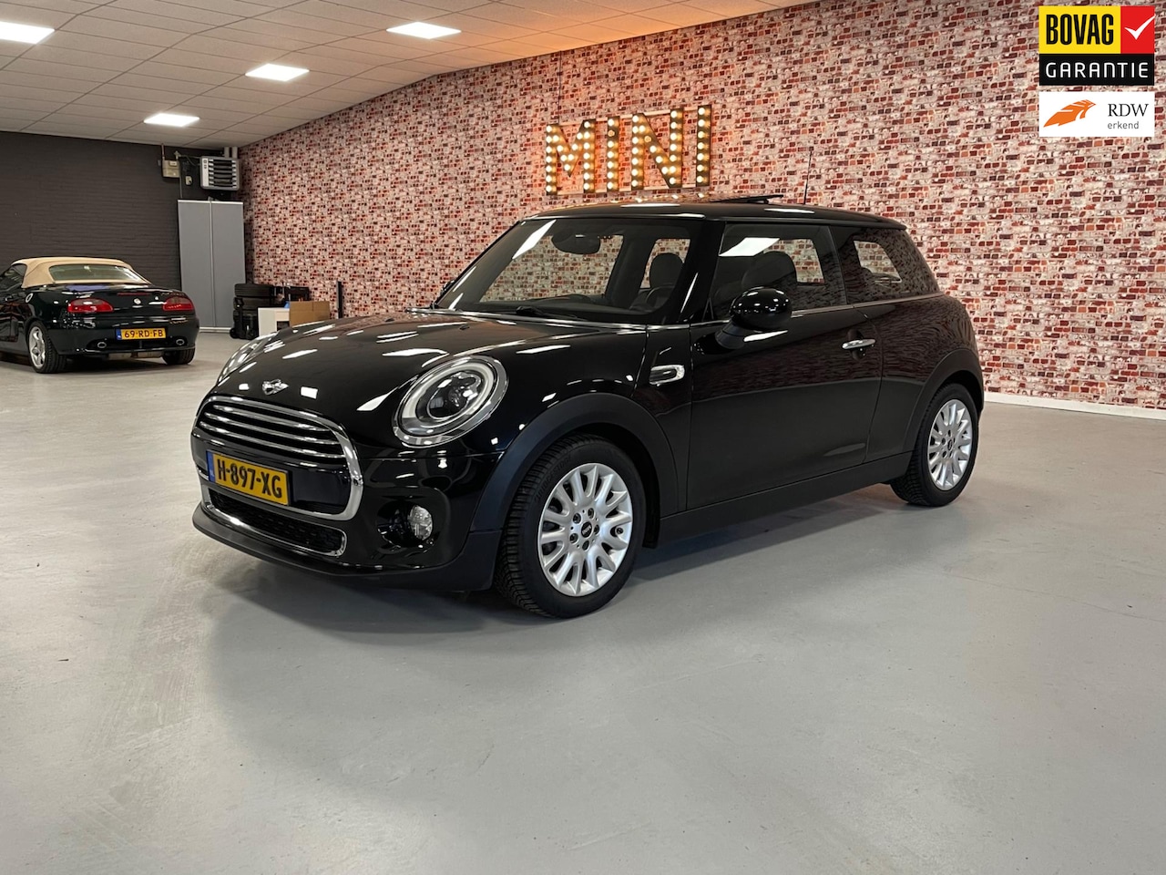 MINI Cooper - Mini 1.5 Chili Business l Pano l LED l Leder - AutoWereld.nl