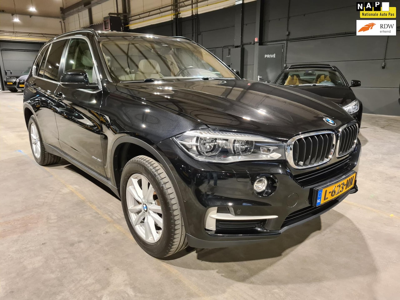 BMW X5 - XDrive35i High Executive - Panoramadak - Adapt Cruise - Camera - Memorystoelen - Elektr kl - AutoWereld.nl