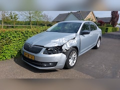 Skoda Octavia - 1.6 TDI Greentech Elegance Businessline NAVI/CLIMA BJ 2013