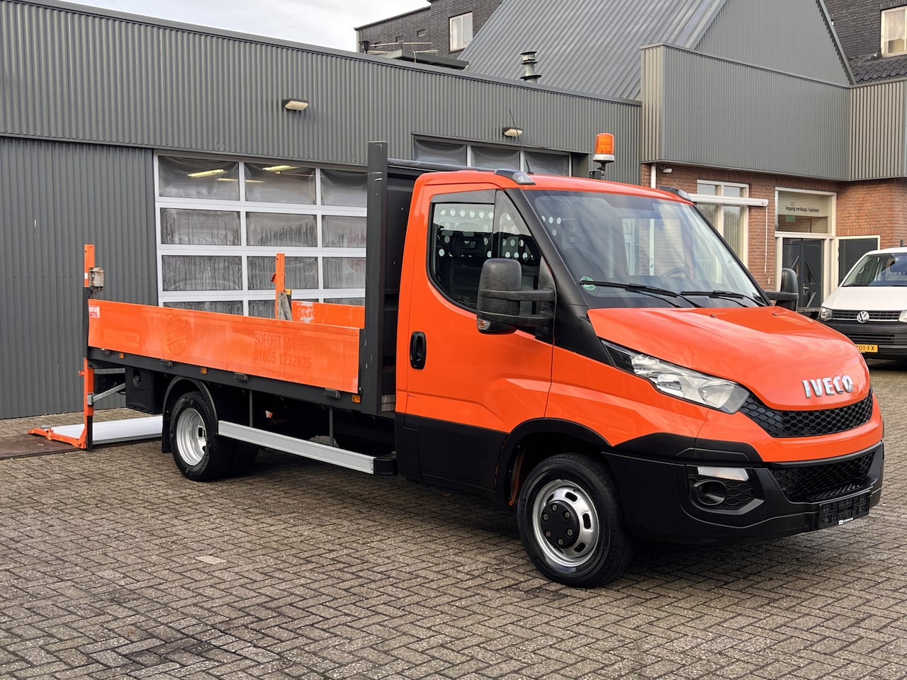 Iveco Daily - 35C15 2.3 375 Trekhaak 3500kg Laadklep 500kg Navigatie Open laadbak Pick-up Euro 6 Bpm vri - AutoWereld.nl