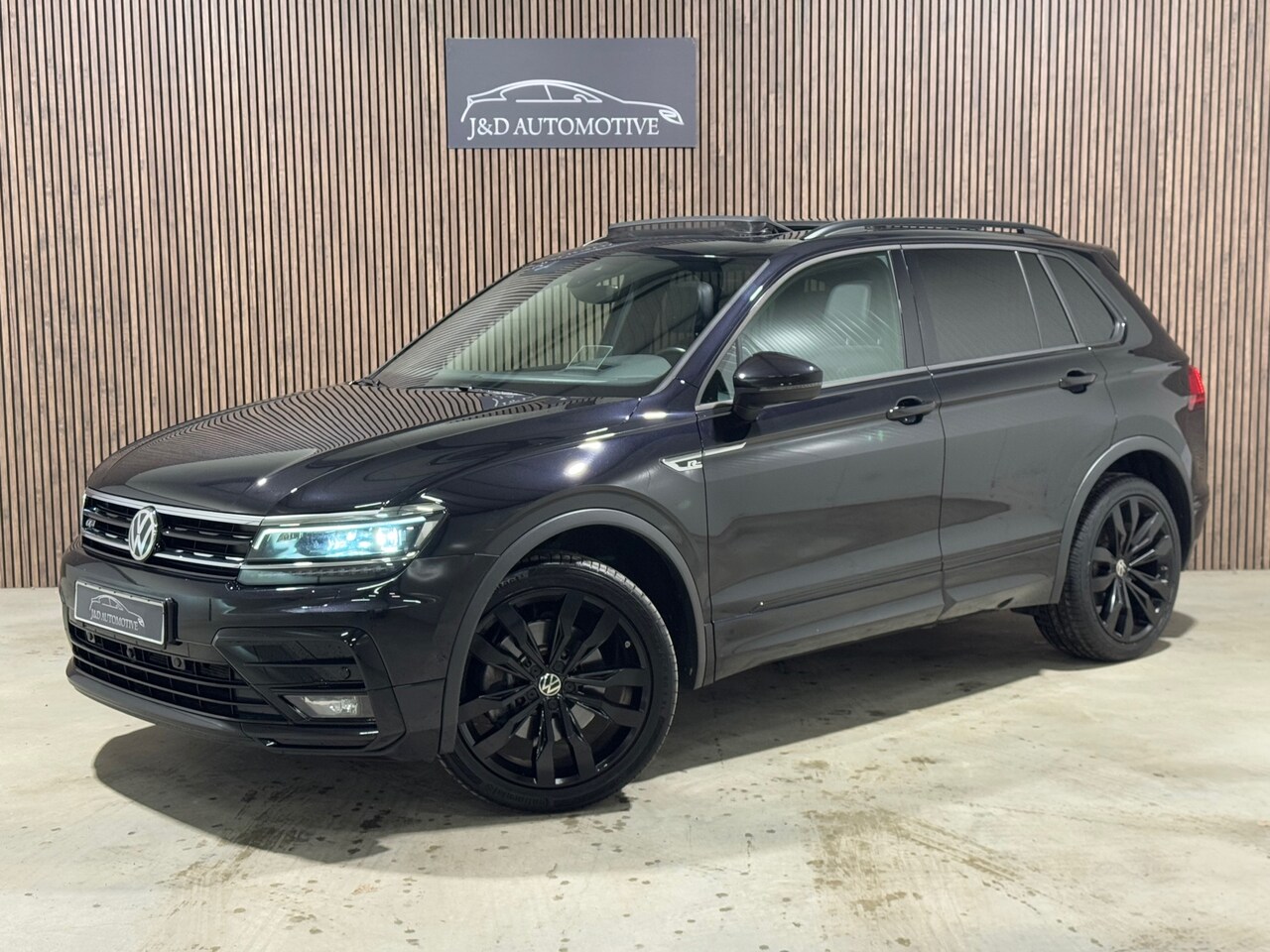 Volkswagen Tiguan - 2.0 TSI 4Motion 3X R-Line 2020 LED PANO LEDER - AutoWereld.nl