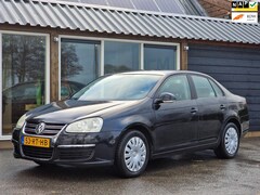 Volkswagen Jetta - 1.6 Trendline (Lage NAP km stand / Airco / Cruise / Trekhaak / APK 5-1-2025)