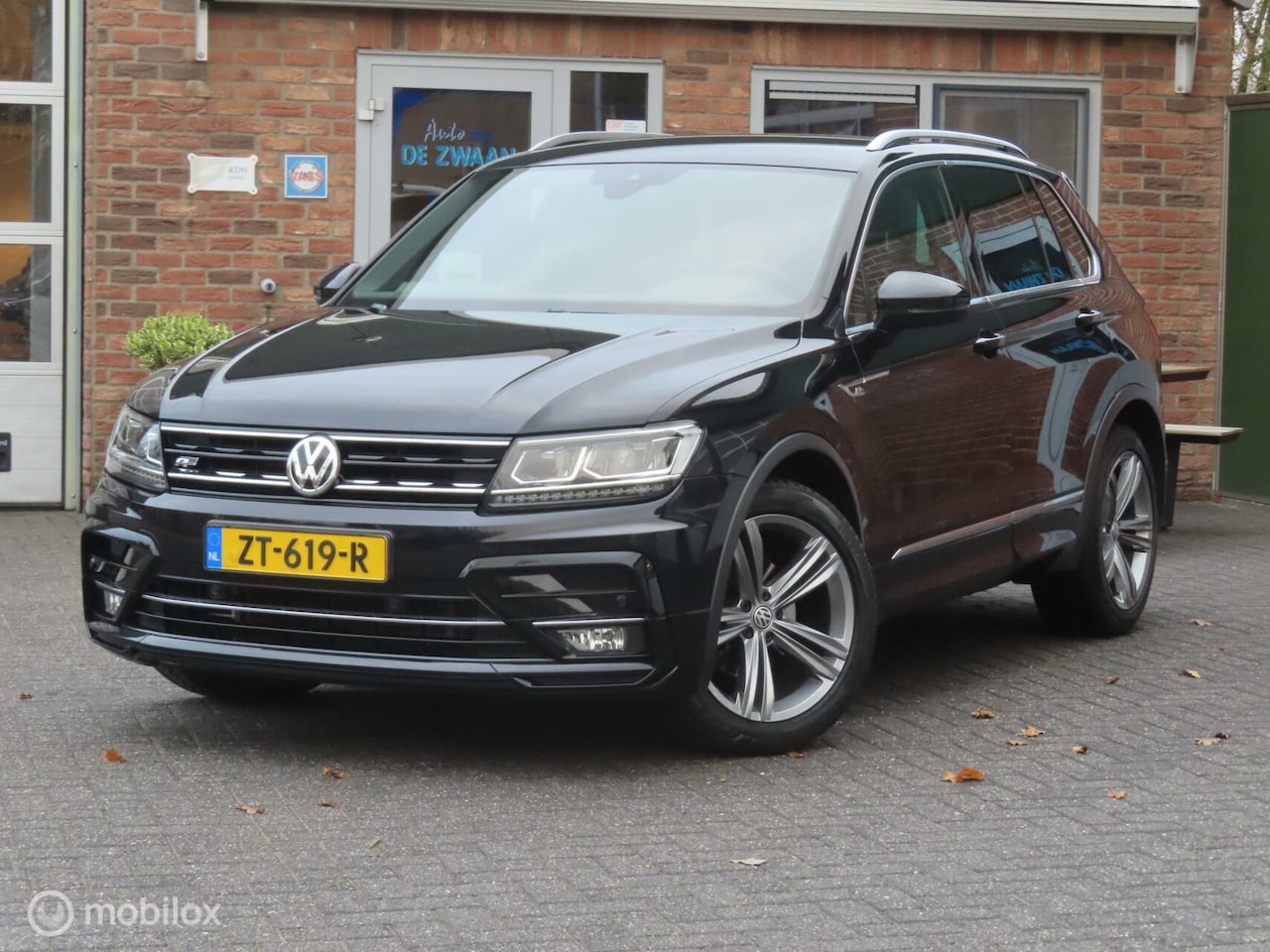 Volkswagen Tiguan - 1.5 TSI ACT D.S.G. Highline Business R-Line/Virtual Cockpit/Trekhaak/DAB/Carplay/19 Inch - AutoWereld.nl