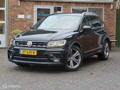 Volkswagen Tiguan - 1.5 TSI ACT D.S.G. Highline Business R-Line/Virtual Cockpit/Trekhaak/DAB/Carplay/19 Inch