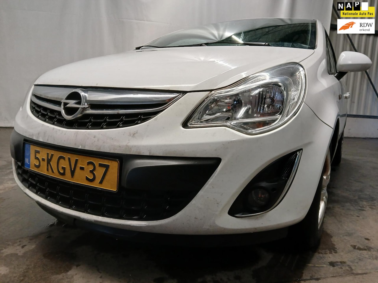 Opel Corsa - 1.3 CDTi EcoFlex S/S Design Edition - Start Niet - Schade - AutoWereld.nl