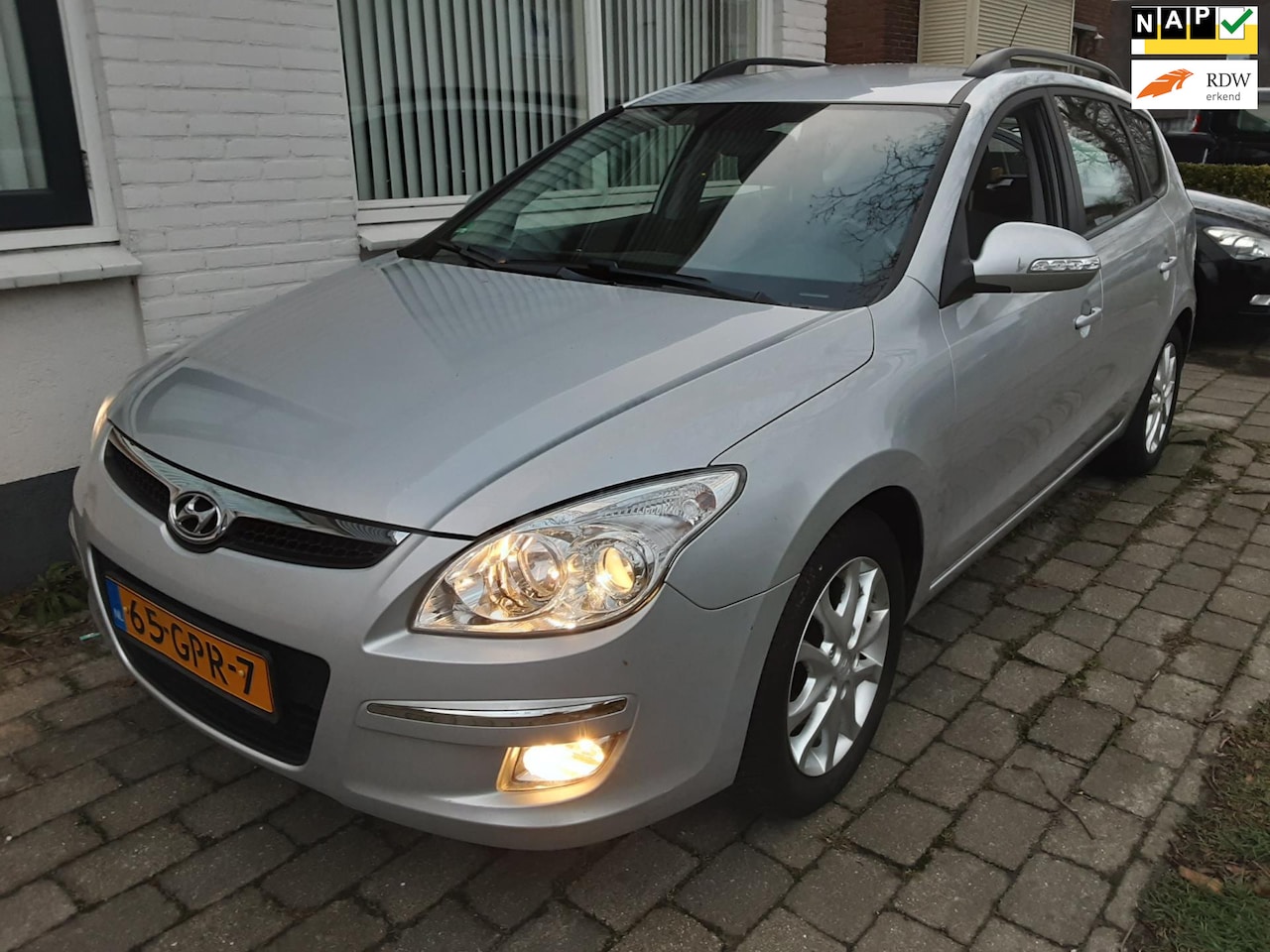 Hyundai i30 CW - 1.6i Style 1.6i Style - AutoWereld.nl