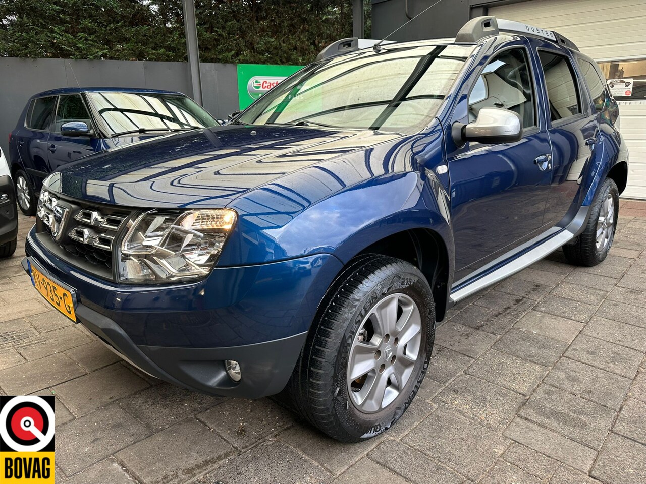 Dacia Duster - 1.2 TCe 4x2 Lauréate Navigatie | trekhaak | All-season | - AutoWereld.nl