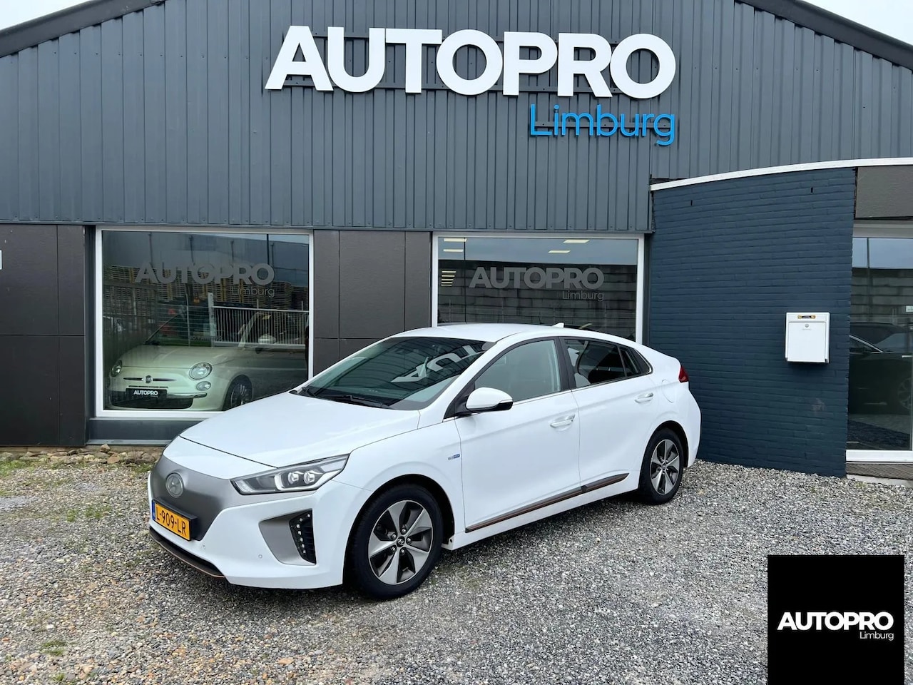 Hyundai IONIQ - Premium EV // Leder // Stoel verw en koeling - AutoWereld.nl