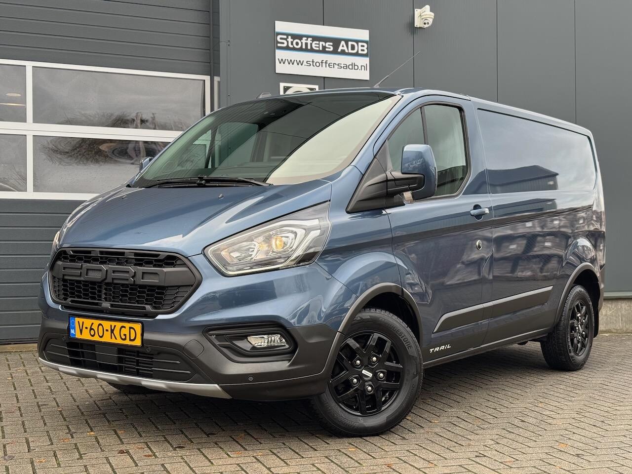 Ford Transit Custom - 2.0 EcoBlue 130pk L1H1 Trail | Trekhaak | Navi | Camera | Leder | Winterpack | BLIS | CarP - AutoWereld.nl