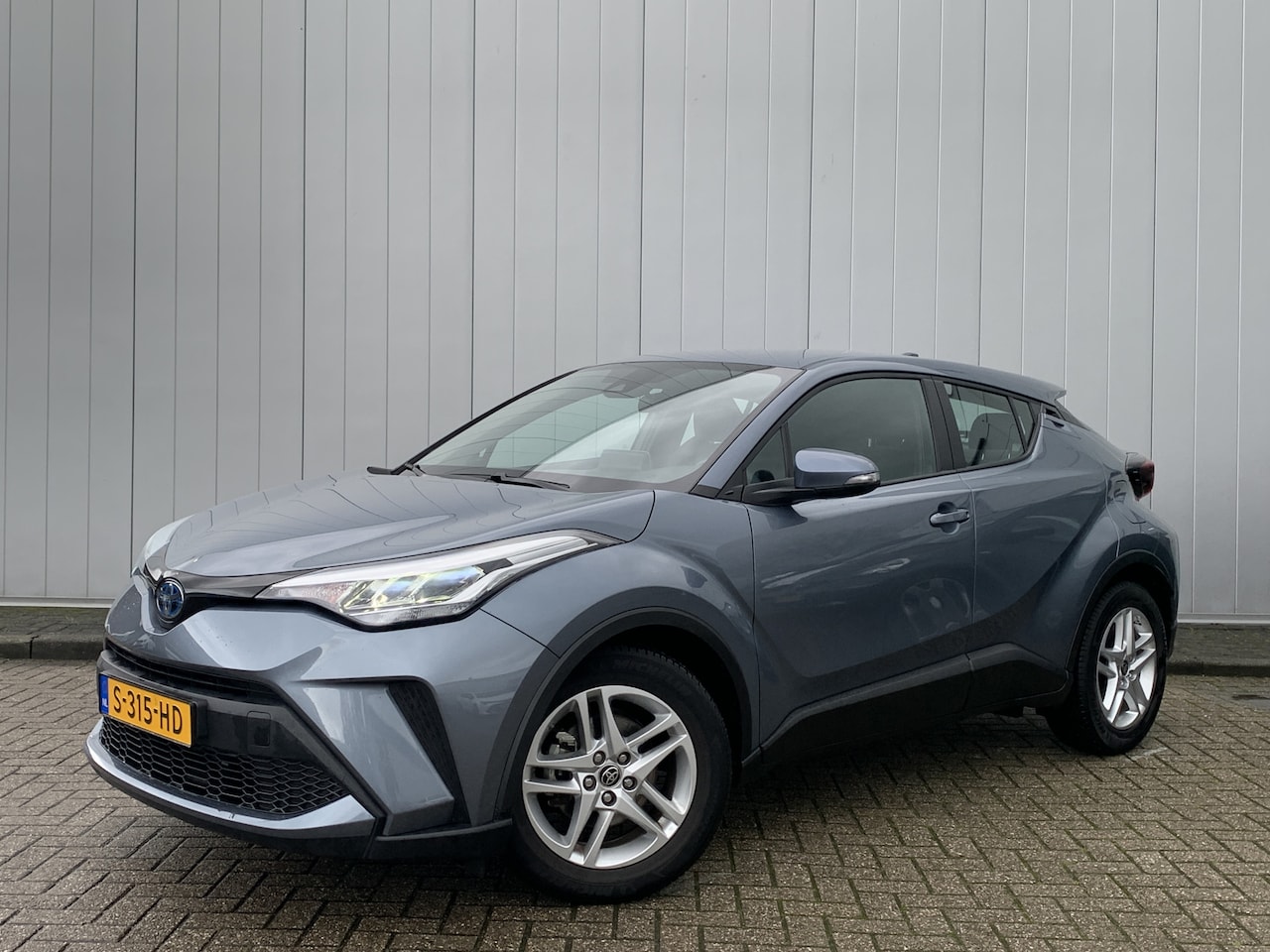 Toyota C-HR - 1.8 Hybrid Active NL Auto Dealer Onderhouden Carplay DAB Camera Clima Cruise - AutoWereld.nl