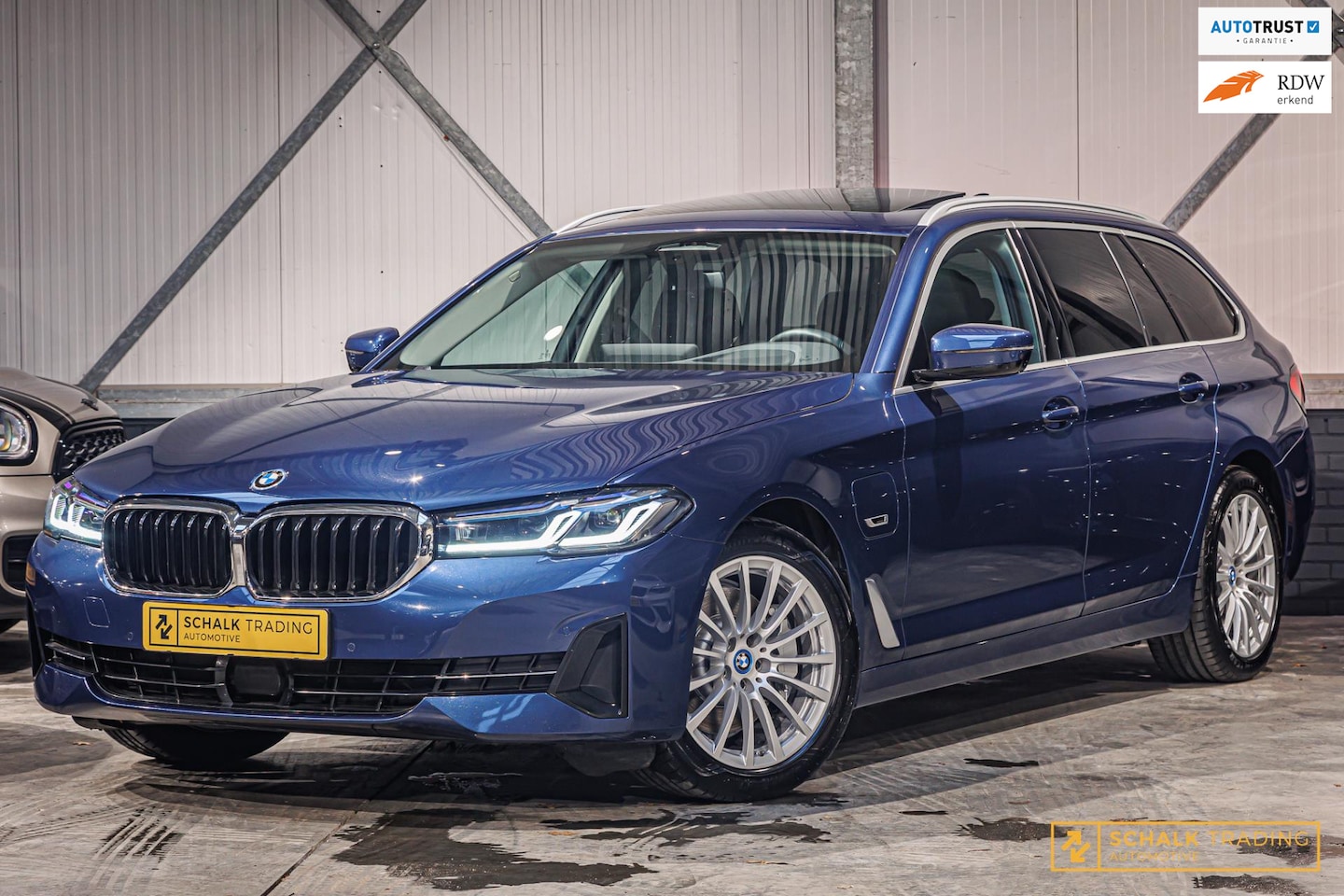 BMW 5-serie Touring - 530e Pano Camera Laser Estoel H&K Acc HUD - AutoWereld.nl