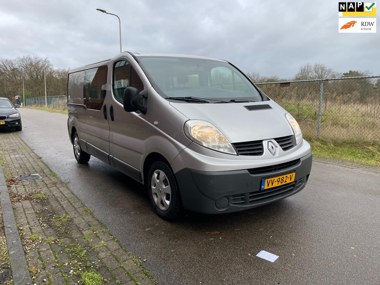 Renault Trafic - 2.5 dCi T29 L2H1 DC AUTOMATIC DUBBEL CABINE - AutoWereld.nl