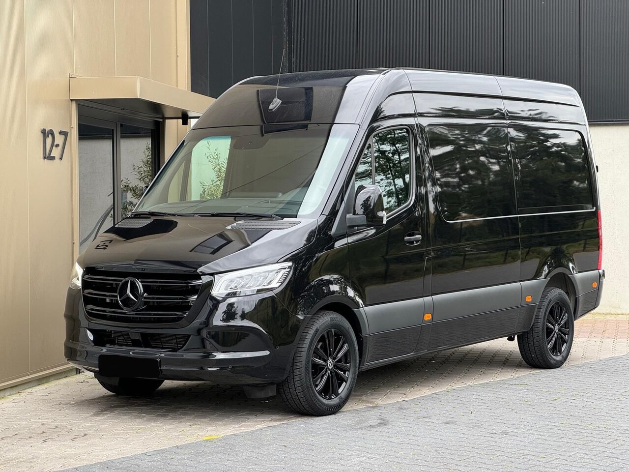 Mercedes-Benz Sprinter - 317 CDI L2H2 LED|Leer|Camera|MBUX - AutoWereld.nl