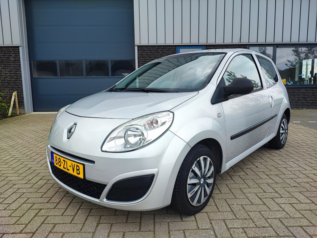 Renault Twingo - 1.2 NWE DISTRI |APK |AIRCO - AutoWereld.nl