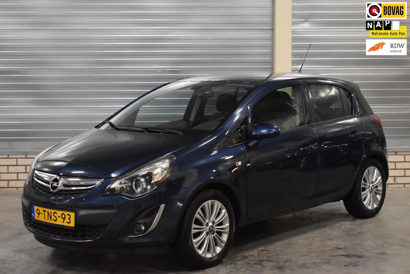 Opel Corsa - 1.4-16V Cosmo + Stuur/Stoelverwarming|Half Leder|Climate Control|Trekhaak|Cruise Control| - AutoWereld.nl