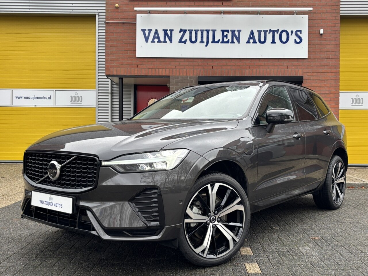 Volvo XC60 - T6 AWD Recharge Plus Dark Luchtvering 21" Trekhaak HK 360° - AutoWereld.nl