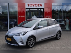 Toyota Yaris - 1.5 HYBRID Y20 NAVI KEYLESS LM-VELGEN P-SENSOREN CAMERA CRUISE PRIVACY-GLASS DEALERAUTO