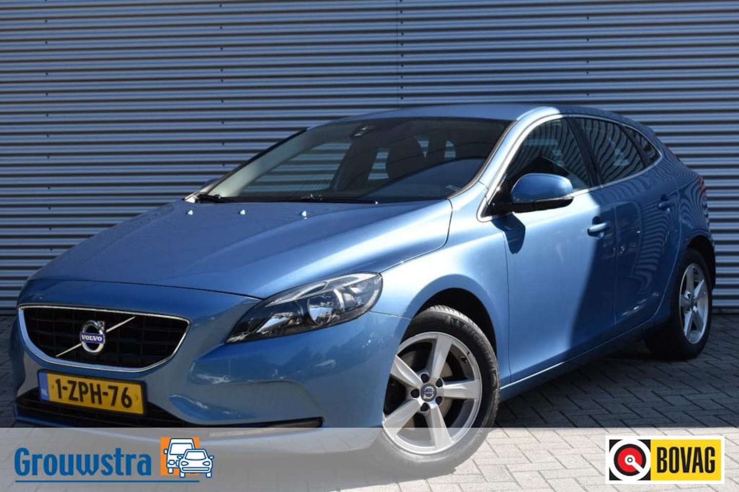 Volvo V40 - 1.6 T2 MOMENTUM / AIRCO / CRUISE / NAVI / NL-AUTO - AutoWereld.nl