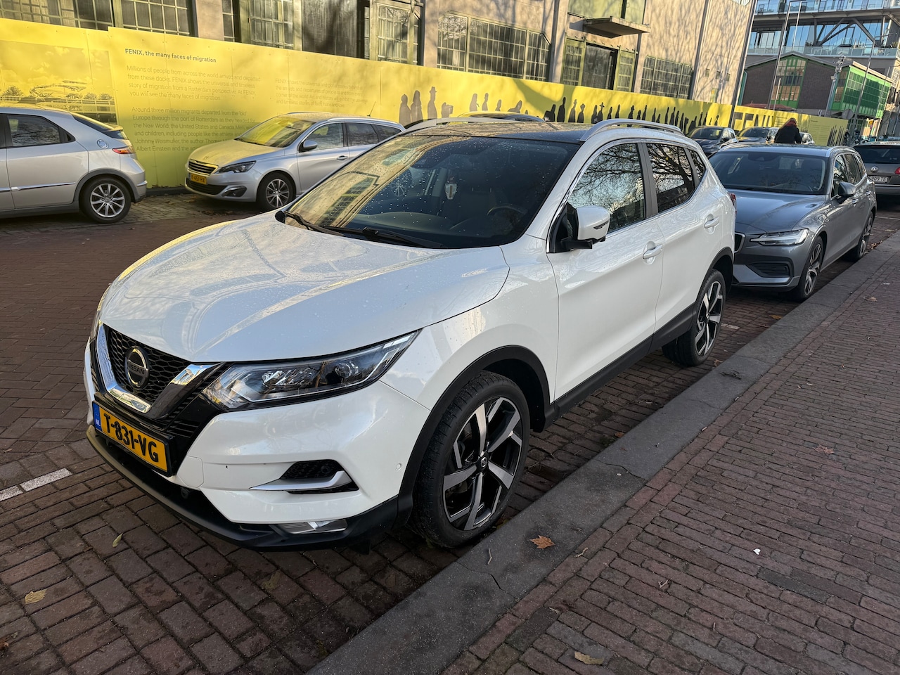 Nissan Qashqai - 1.3 Tekna + Extra winter rims and tires - AutoWereld.nl