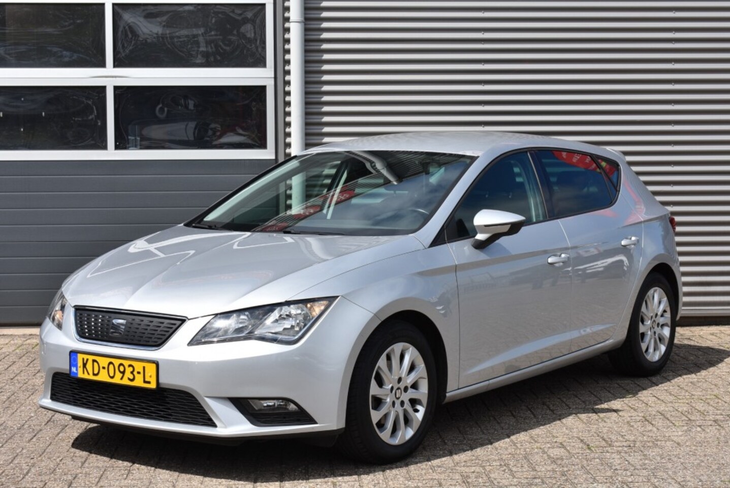 Seat Leon - 1.0 ECOTSI STYLE CON / APPLE CARLPAY / TREKHAAK / 100 % ONDERHOU - AutoWereld.nl