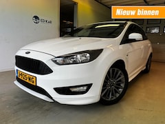 Ford Focus - 1.0 ST Titanium CLIMA NAVI N TURBO NAP APK 10-2025