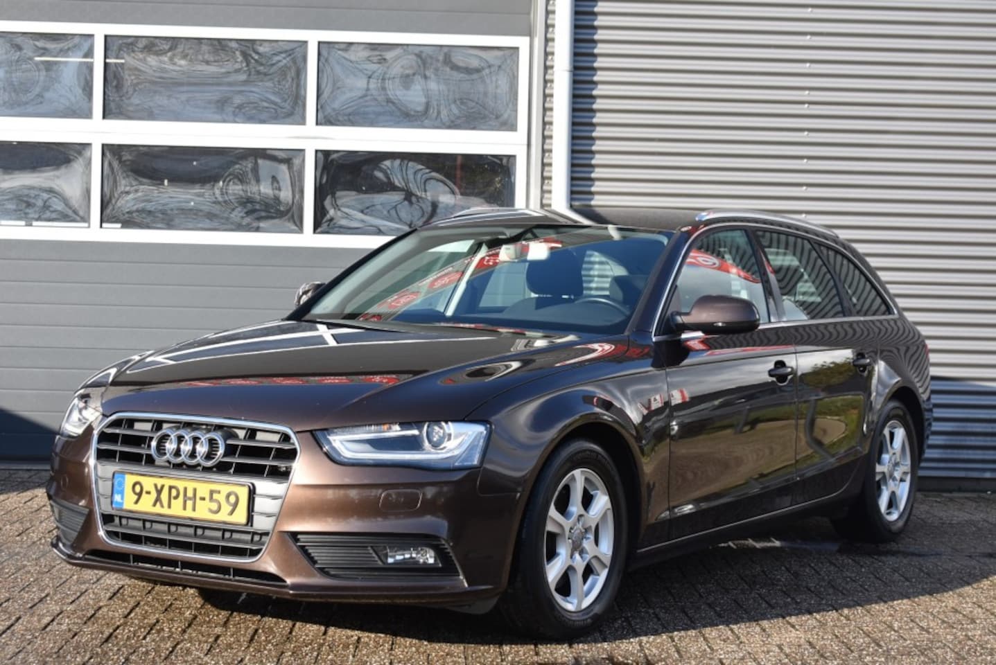 Audi A4 - 2.0 TDI ULTRA BNS ED / TREKHAAK  / SPORTSTOELEN / NAVI / AIRCO - AutoWereld.nl