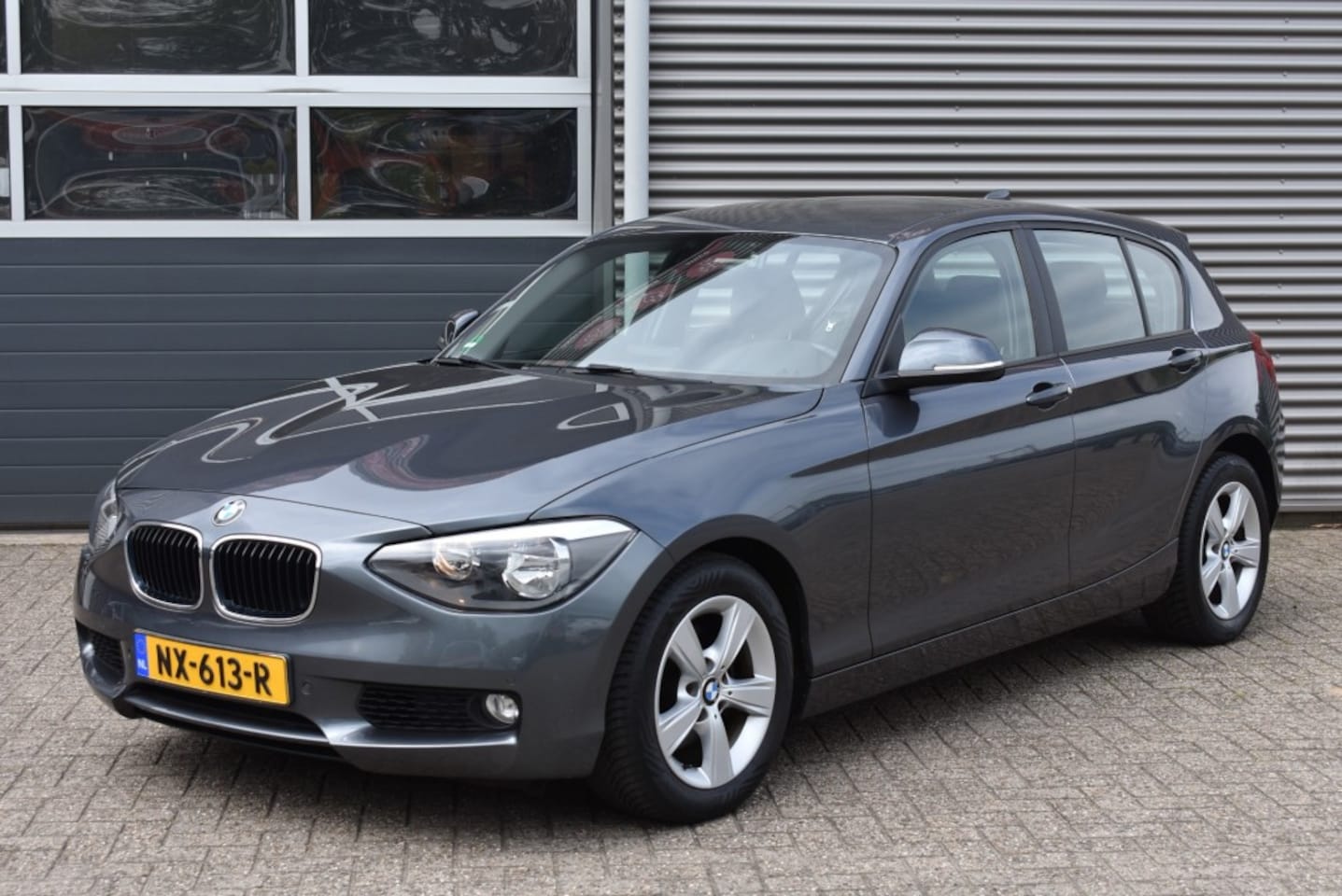 BMW 1-serie - 120D HIGH EX. UPGR. / LEDER / 5 DEURS / NAVI / CLIMA - AutoWereld.nl