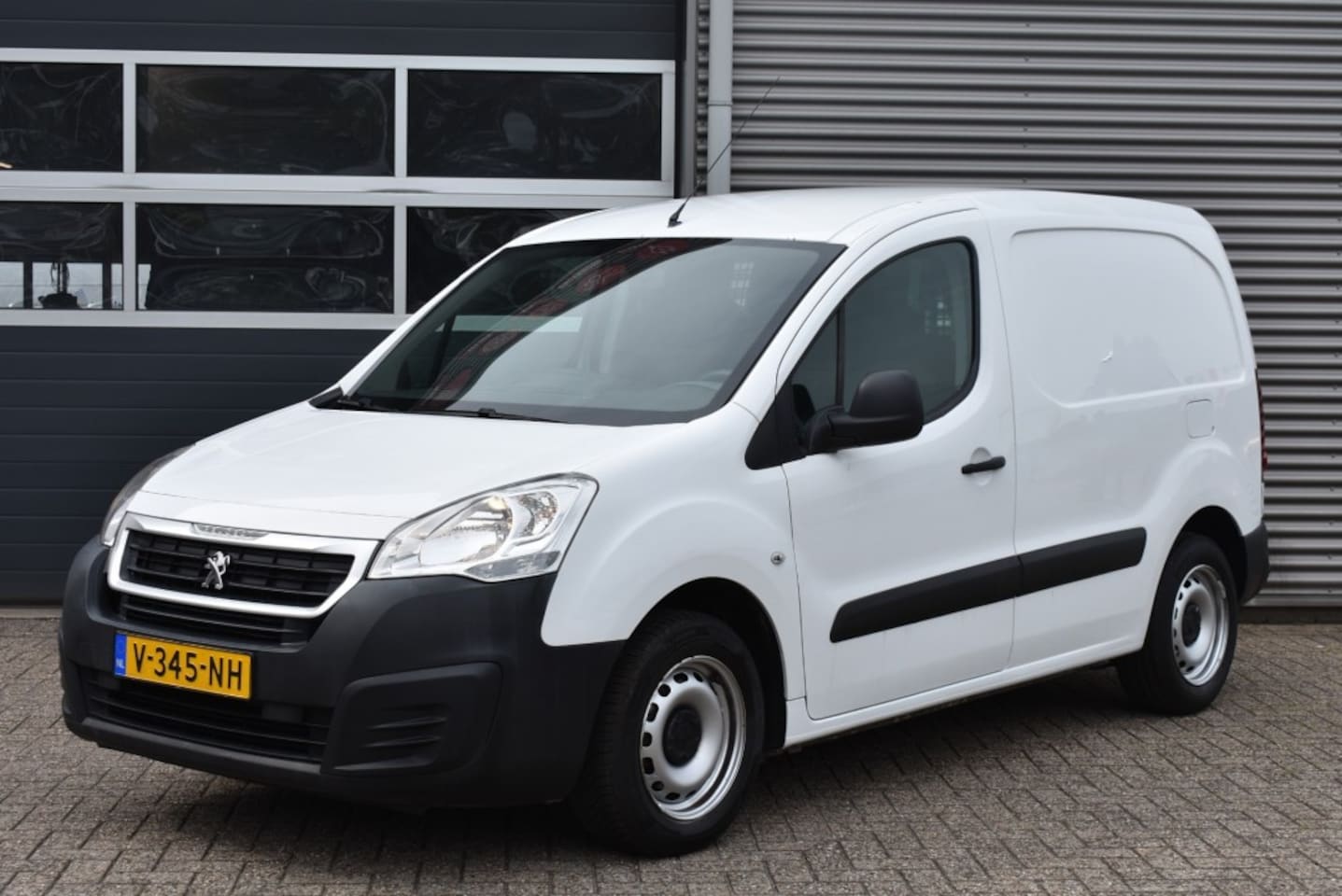 Peugeot Partner - 1.6 BLUEHDI PRO / AIRCO / NW APK / BLUETOOTH - AutoWereld.nl