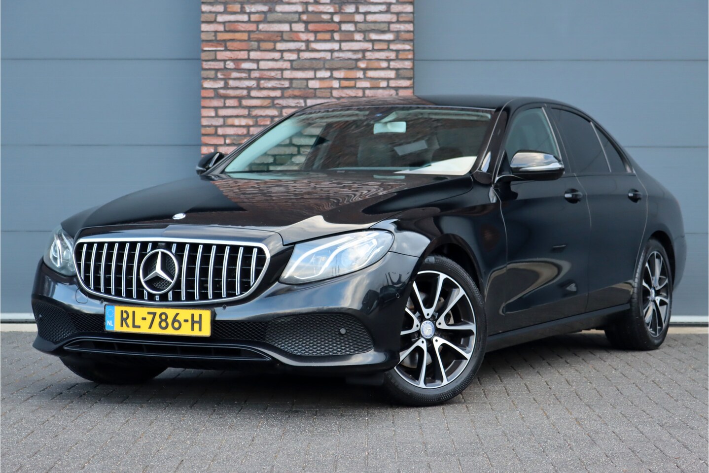 Mercedes-Benz E-klasse - 220 d Prestige Plus Aut9 | Trekhaak | Sfeerverlichting | Camera | Nightpakket | Zitcomfort - AutoWereld.nl