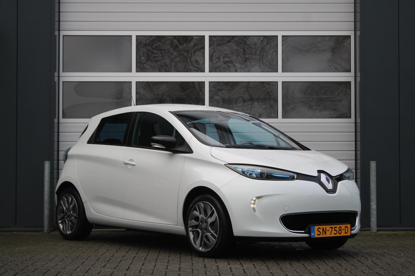 Renault Zoe - Q210 Life Quickcharge 22 kWh (koop Accu) Clima/Cruise/Navi/Bluetooth/Radio.AUX.USB/17"LM.V - AutoWereld.nl