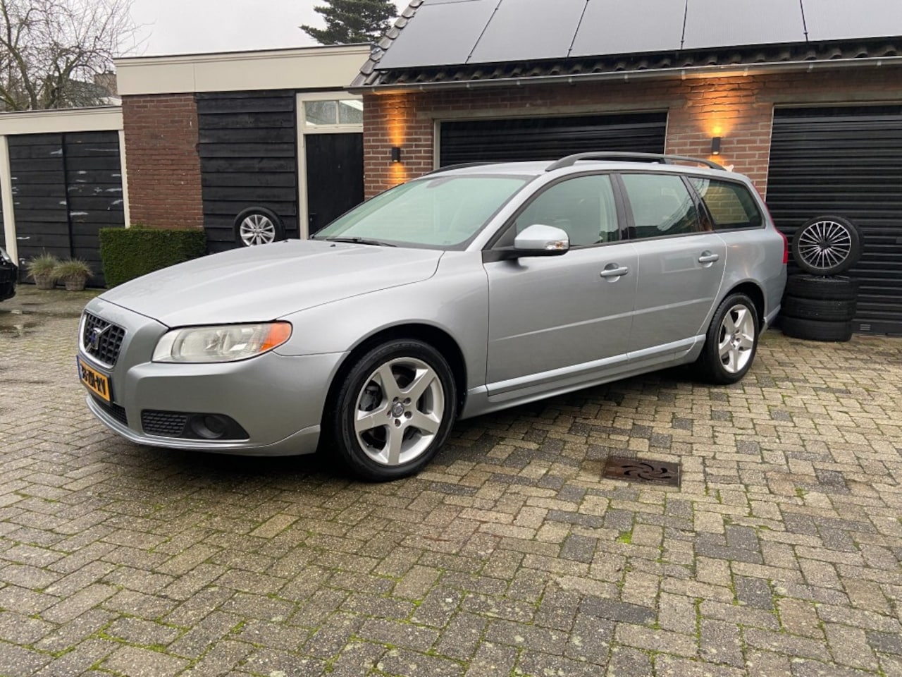 Volvo V70 - 2.0 Momentum Youngtimer ! Leer cruise control trekhaak - AutoWereld.nl